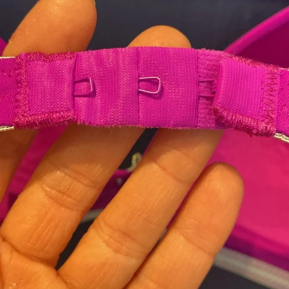In excellent condition, magenta colored bra - Picture 6 of 7